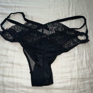 Victoria’s Secret Very Sexy Cheeky Lace And Satin Black Size M Panty.